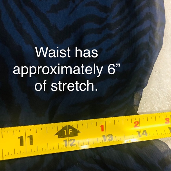 ❌SOLD❌❤️‍🔥Express❤️‍🔥Gorgeous Double V-Neck Blouse❤️‍🔥Measurements in P - Picture 14 of 14